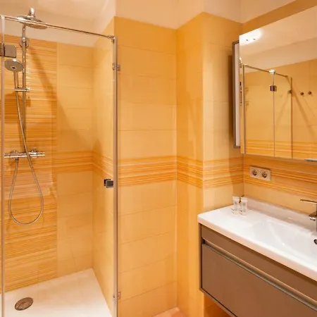 Old Two Bedroom At Galleria リガ