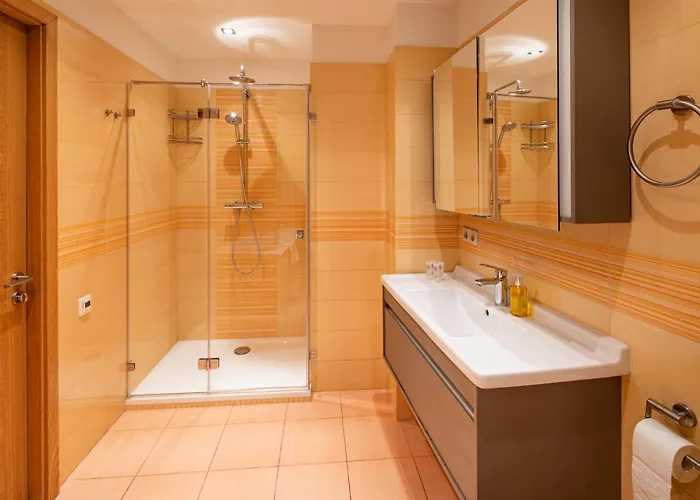 Apartment Old Two Bedroom At Galleria *