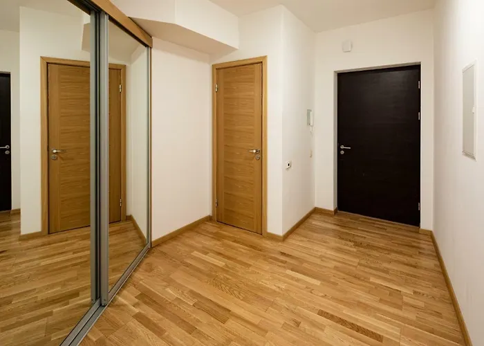 Old Two Bedroom At Galleria Apartment *