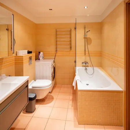 Апартаменты Old Two Bedroom At Galleria *