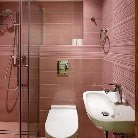 Old Two Bedroom At Galleria Апартаменты