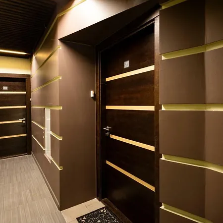 Old Two Bedroom At Galleria Dzīvoklis