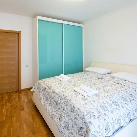 Old Two Bedroom At Galleria * Riga