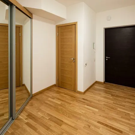 Old Two Bedroom At Galleria Apartmán *