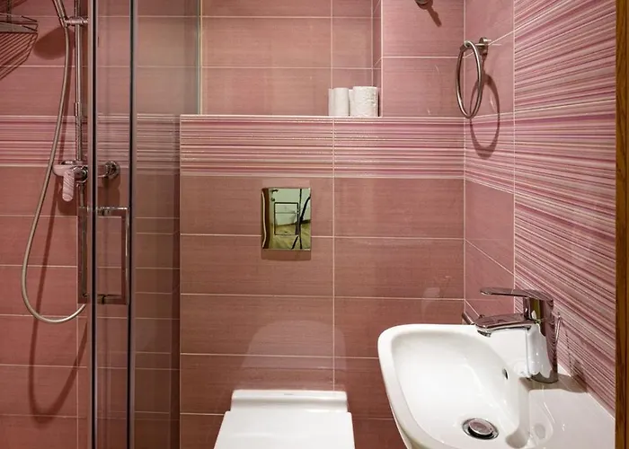 Old Two Bedroom At Galleria Dzīvoklis