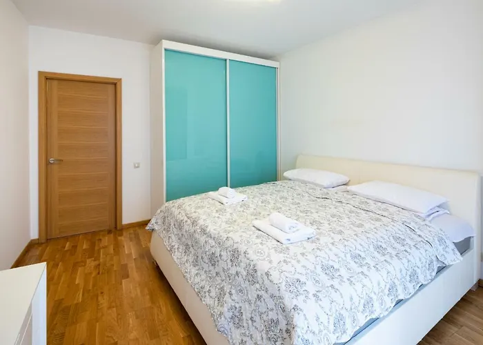 Old Two Bedroom At Galleria * Riga