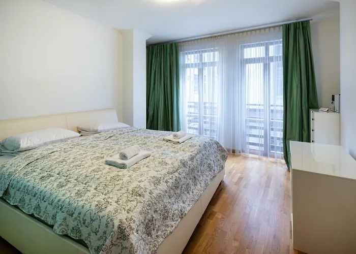 Old Two Bedroom At Galleria * Riga