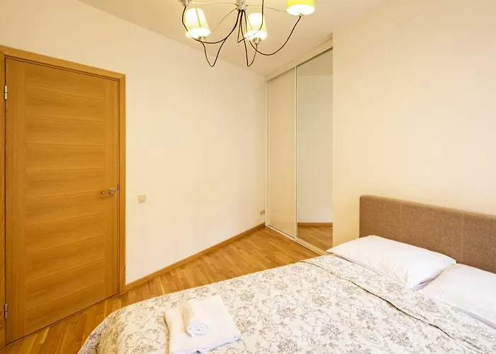 Old Two Bedroom At Galleria *