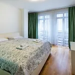Old Two Bedroom At Galleria * Riga